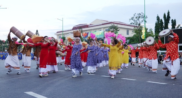Bình Thuận: Sắc màu nghệ thuật thế giới tại Lễ hội biểu diễn nghệ thuật quốc tế 2023 - Ảnh 1.
