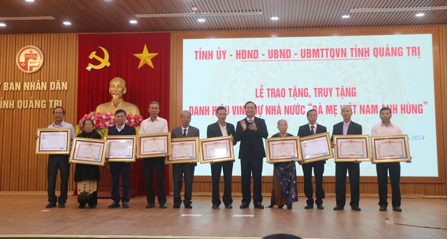 Quảng Trị trao và truy tặng danh hiệu 'Bà mẹ Việt Nam Anh hùng'- Ảnh 1.
