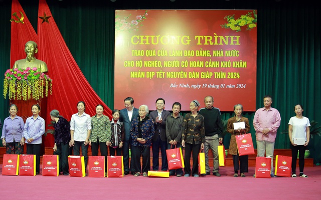 Phó Thủ tướng Trần Hồng Hà thăm, tặng quà Tết cho hộ nghèo tại Bắc Ninh- Ảnh 3.