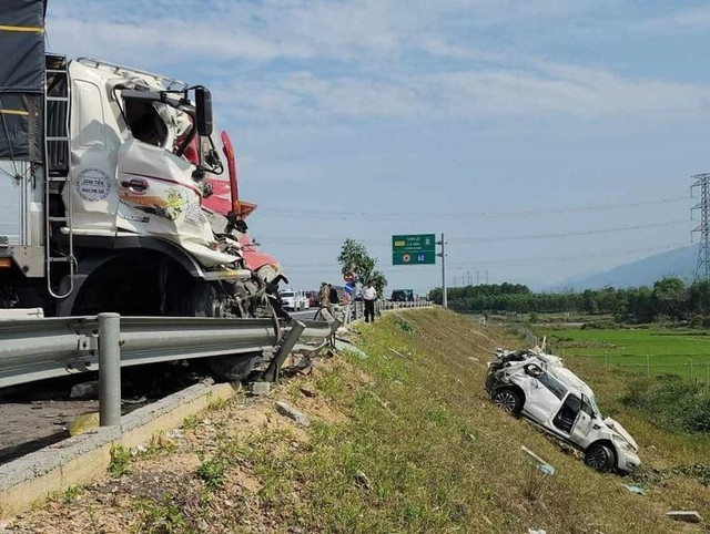 Điều chỉnh phương án tổ chức giao thông trên cao tốc Cam Lộ-La Sơn sau vụ tai nạn nghiêm trọng- Ảnh 1.