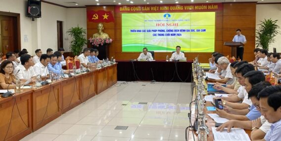 Dịch bệnh trên gia súc, gia cầm bắt nguồn từ nhập lậu giống- Ảnh 1.